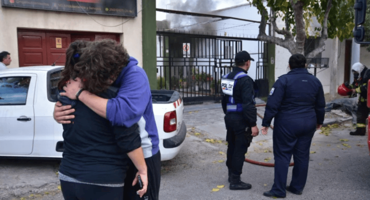 Una vivienda quedó seriamente dañada tras un voraz incendio en Capital