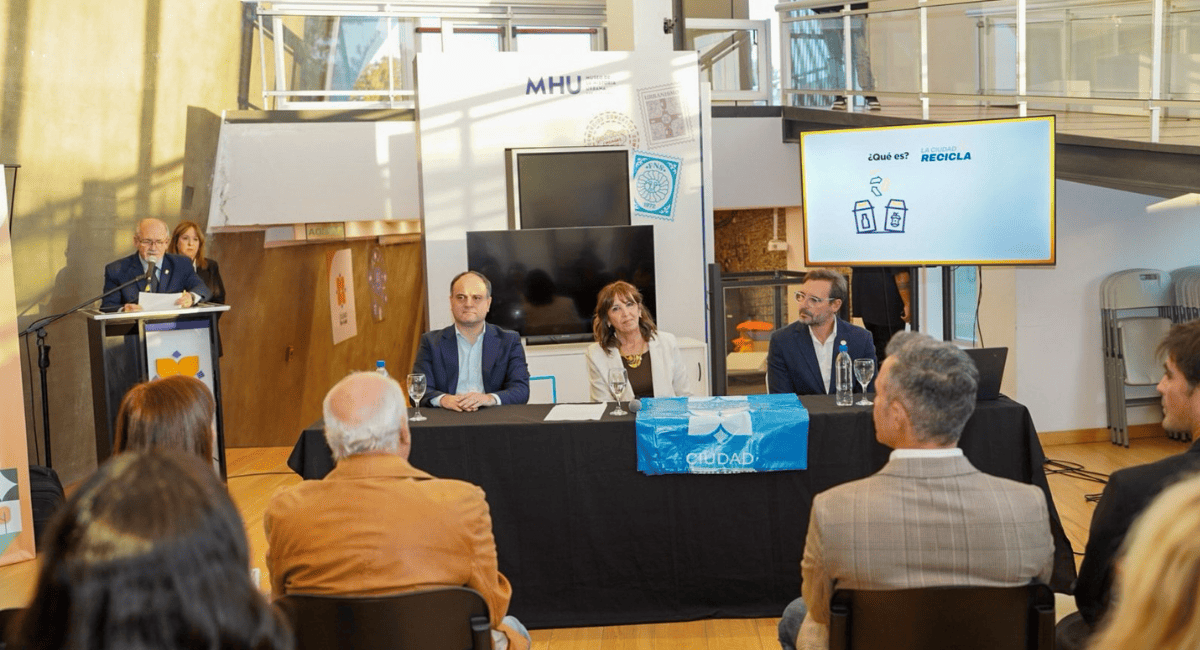 Capital presentó “La Ciudad Recicla”, un programa integral de separación y reciclaje. Capital presentó “La Ciudad Recicla”, un programa integral de separación y reciclaje.