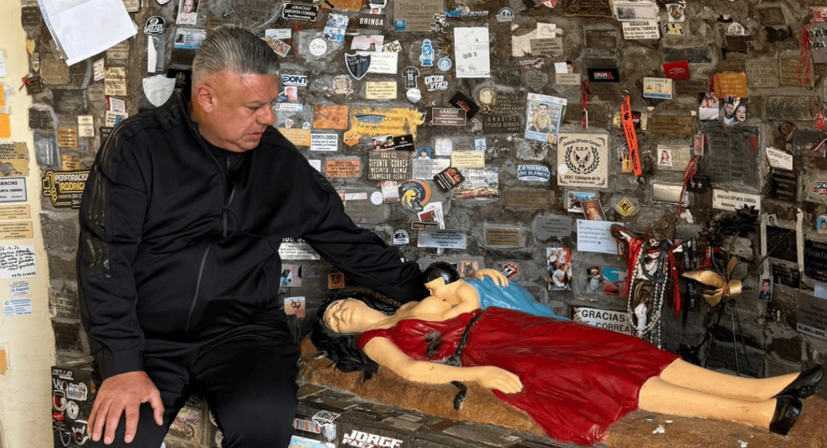 Regreso emotivo: Claudio “Chiqui” Tapia pasó por la Difunta Correa en San Juan, donde cada Mundial cumple su promesa.