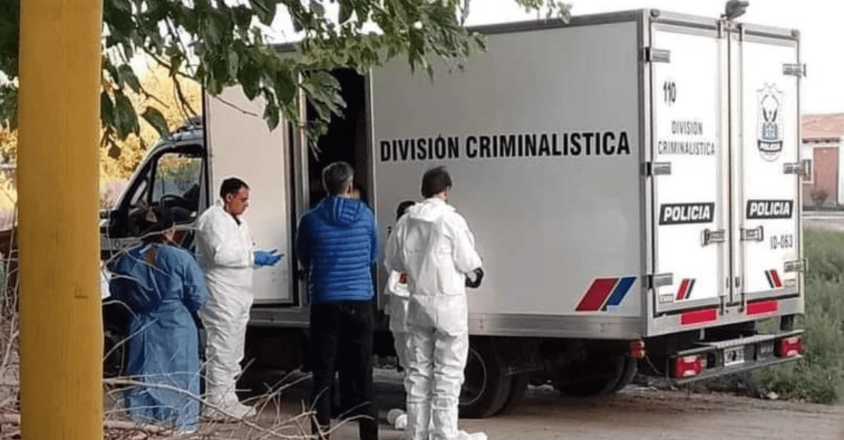 Fatal accidente en La Bebida: una motociclista perdió la vida tras impactar contra un camión.