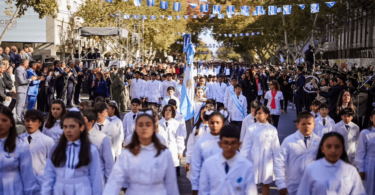 San Juan celebra el 25 de Mayo con un gran desfile cívico-militar.