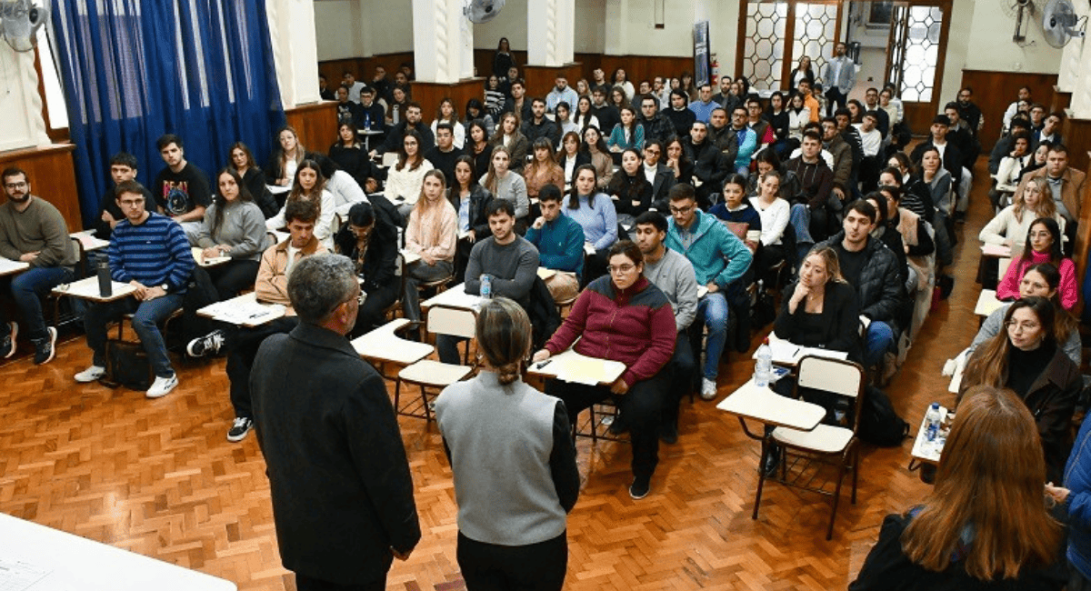 Residencias de Salud 2026: 228 profesionales dieron examen en Casa España; se ofrecen 101 vacantes en San Juan.