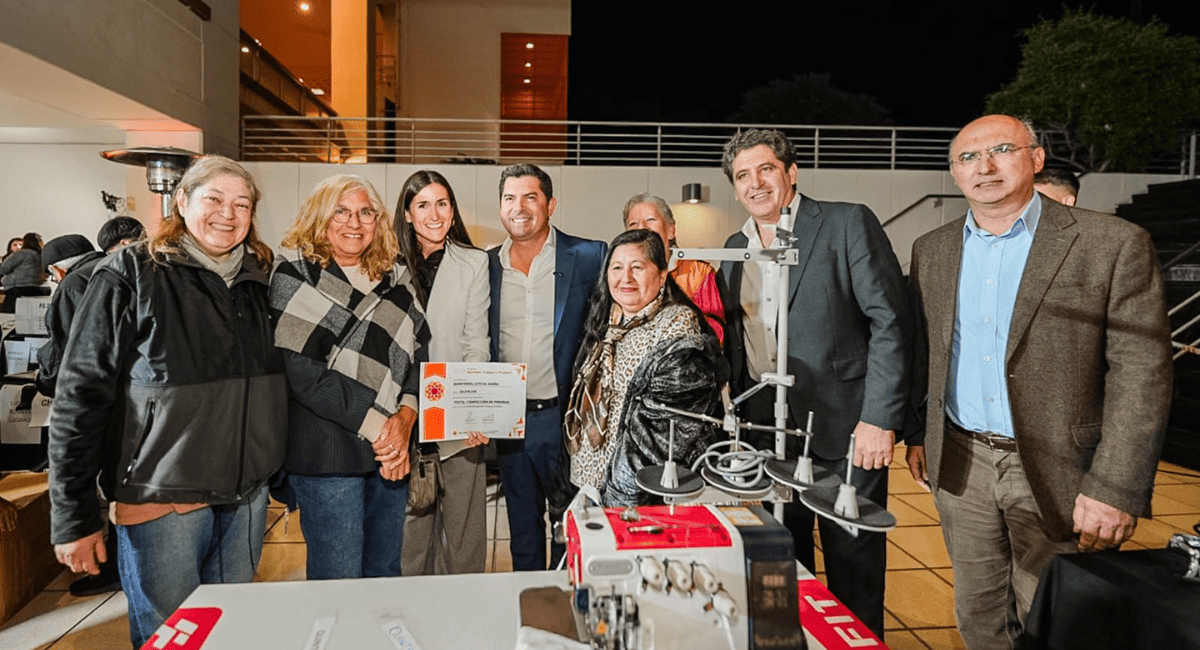 Orrego entregó herramientas y certificados del programa “Aprender, Trabajar y Producir” Orrego entregó herramientas y certificados del programa “Aprender, Trabajar y Producir”