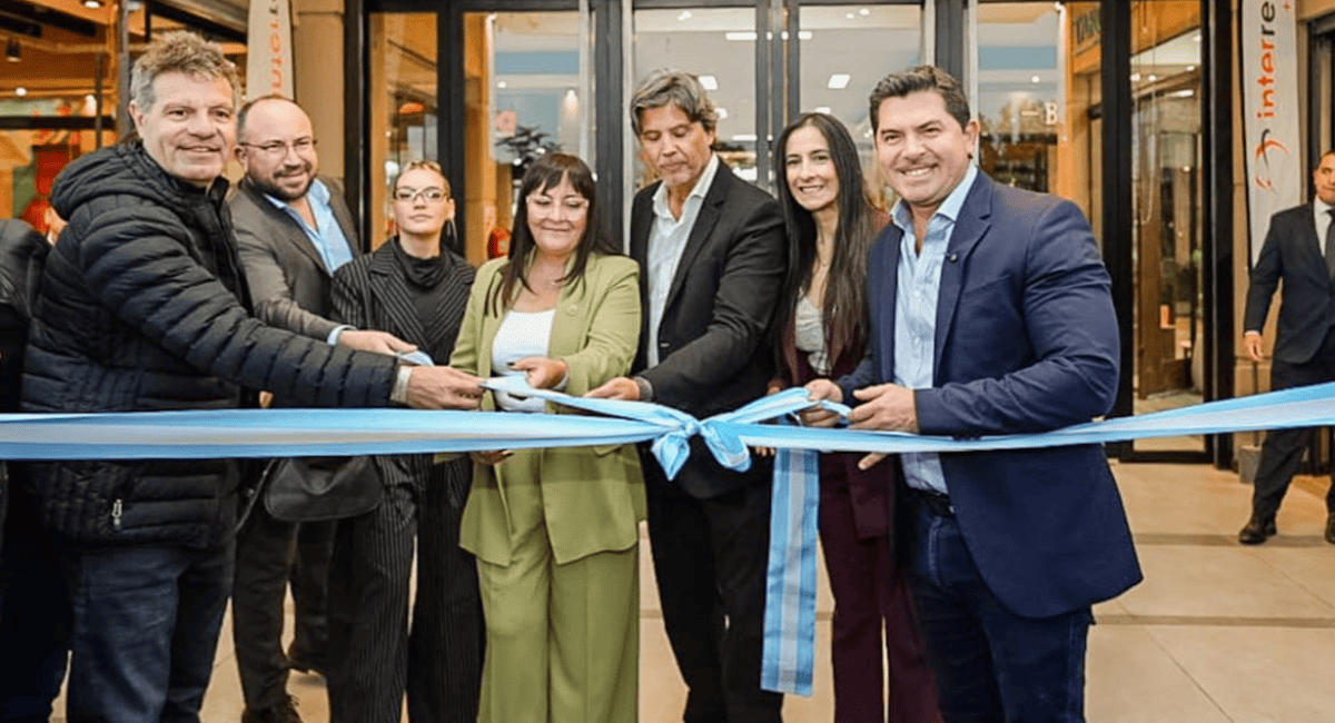 Marcelo Orrego inauguró el centro comercial Las Lajas en Chimbas y destacó su impacto en el empleo y el desarrollo Marcelo Orrego inauguró el centro comercial Las Lajas en Chimbas y destacó su impacto en el empleo y el desarrollo