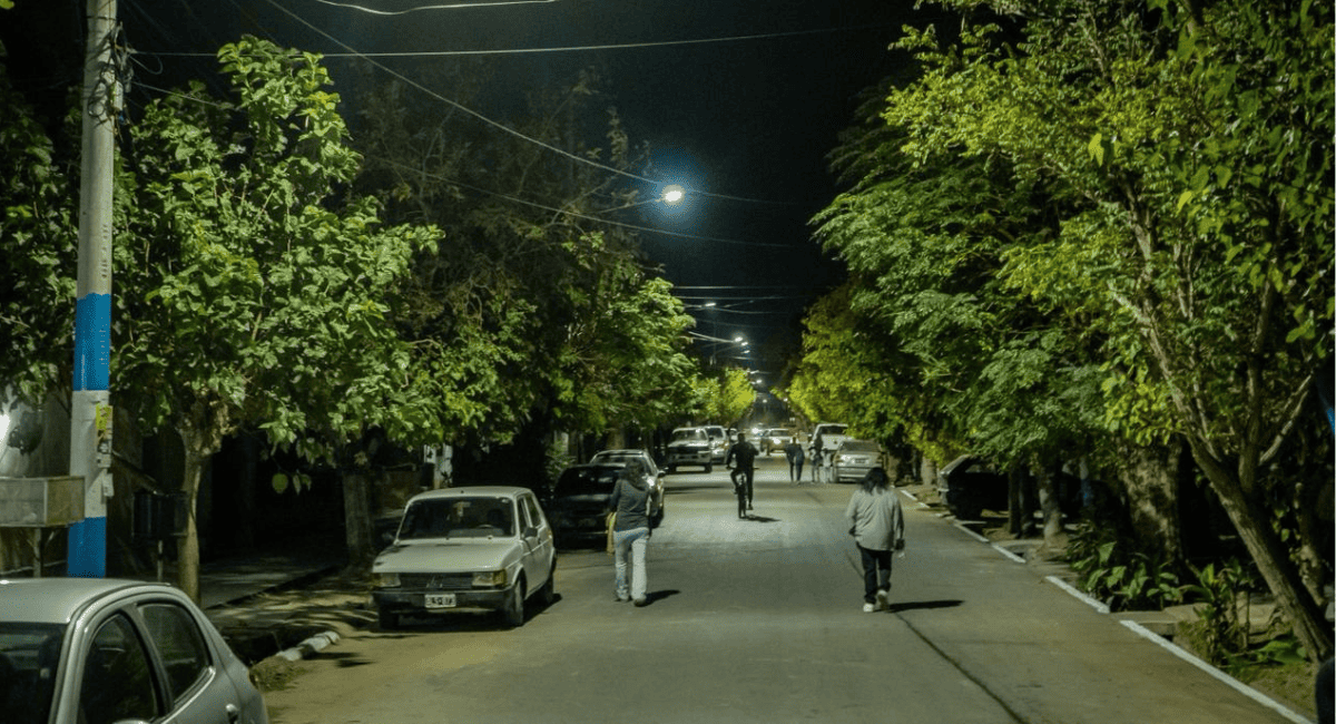 Villa Cremades ya tiene iluminación LED: Aballay destacó el ahorro energético. Villa Cremades ya tiene iluminación LED: Aballay destacó el ahorro energético.