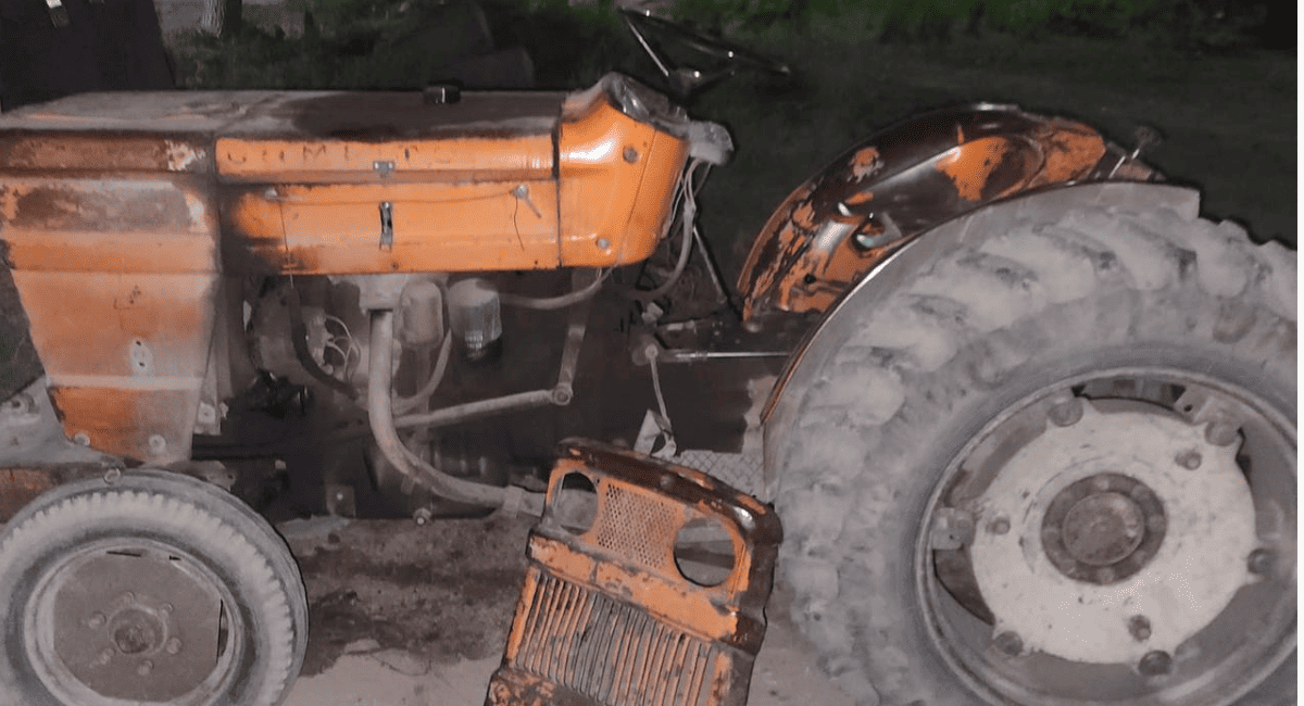Pocito: detienen a un hombre robando un tractor dentro de una finca.