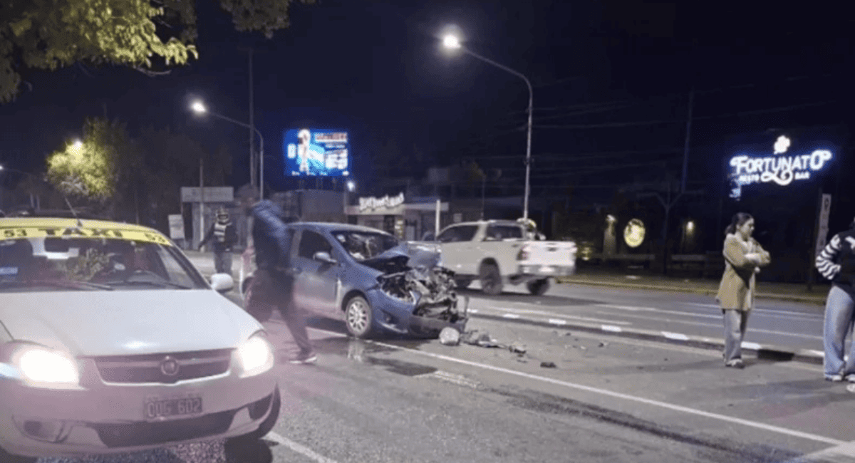 Rivadavia: un Fiat Palio chocó a una camioneta detenida; un bebé viajaba a bordo