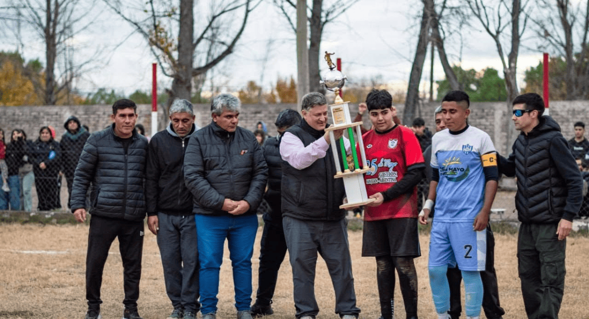 El intendente Rodolfo Jalife acompañó a los jóvenes en las finales de la Liga Veinticinqueña El intendente Rodolfo Jalife acompañó a los jóvenes en las finales de la Liga Veinticinqueña