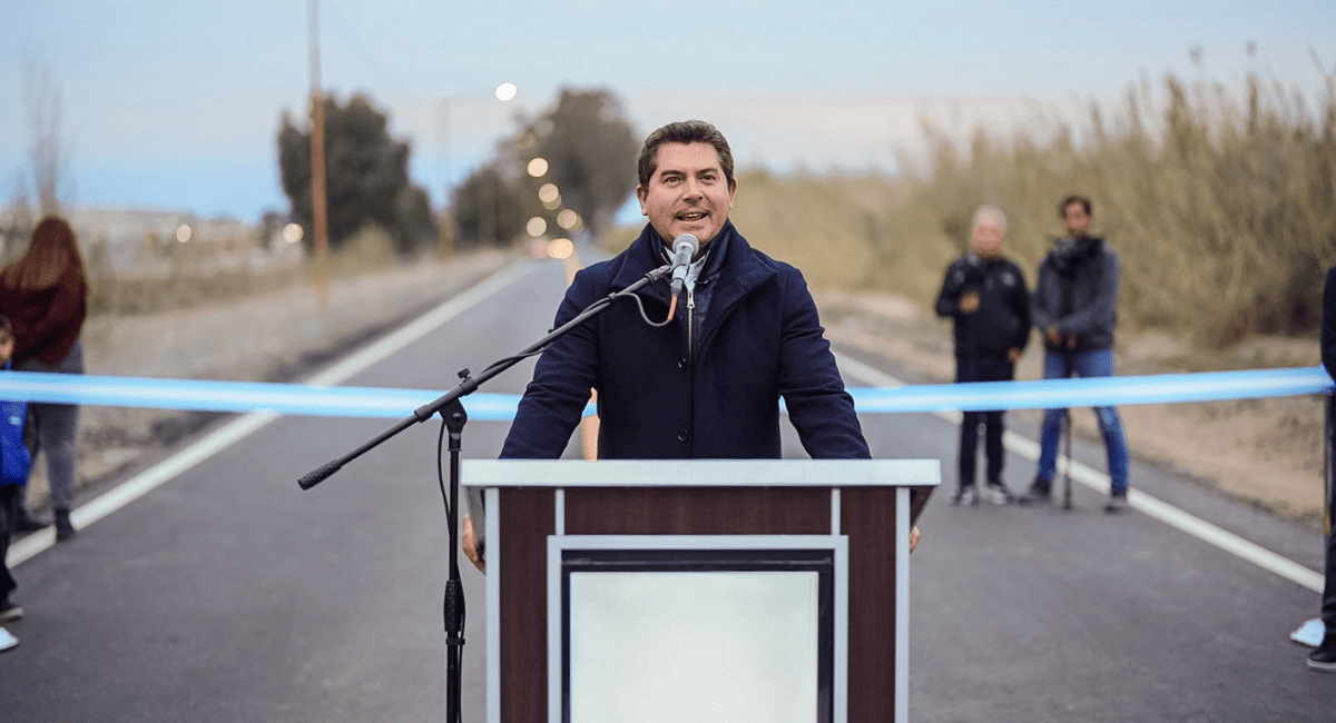 Orrego inauguró el asfalto que conectará Angaco con el nuevo Hospital Rizo Esparza