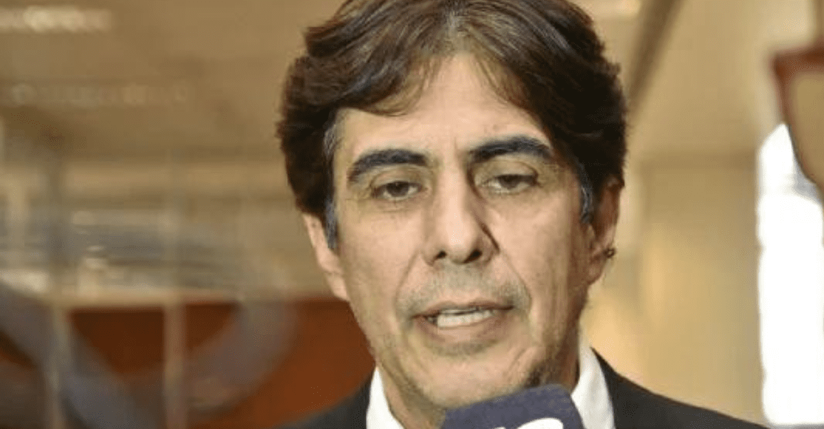 Proyecto clave para obras públicas: el ministro Roberto Gutiérrez defendió la iniciativa de U$S 600 millones ante la Legislatura. Proyecto clave para obras públicas: el ministro Roberto Gutiérrez defendió la iniciativa de U$S 600 millones ante la Legislatura.