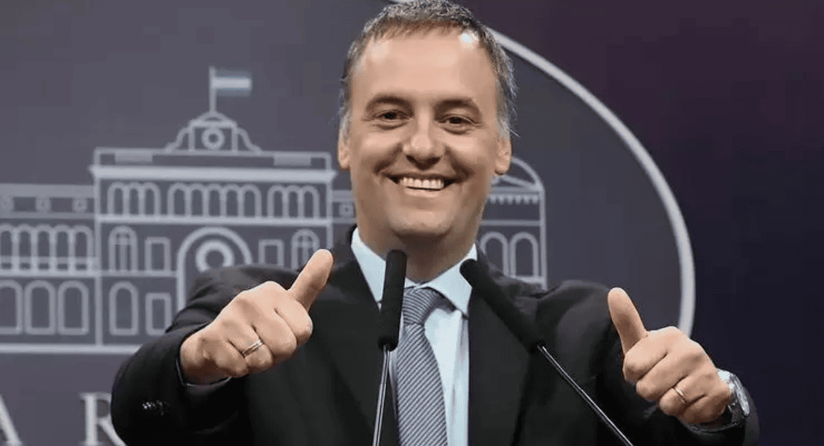 Manuel Adorni renunció a la Jefatura de Gabinete cercado por la Justicia y el Congreso