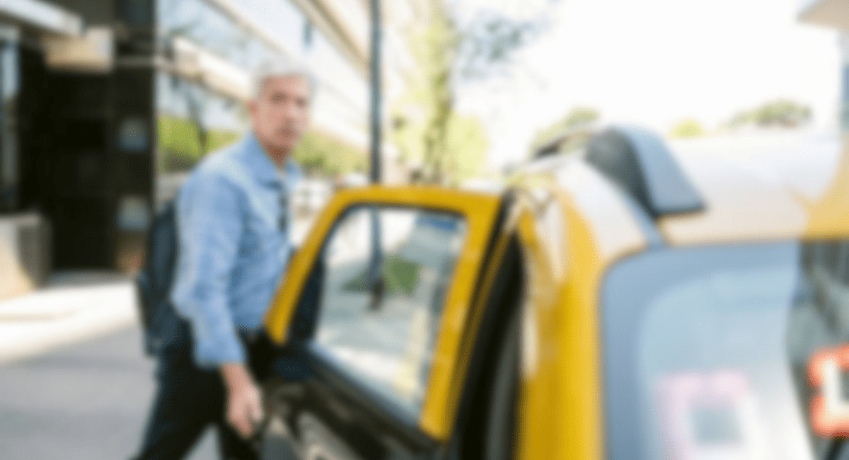 Emboscada en Pocito: asaltaron a un taxista, lo apuñalaron en la mano y le robaron.