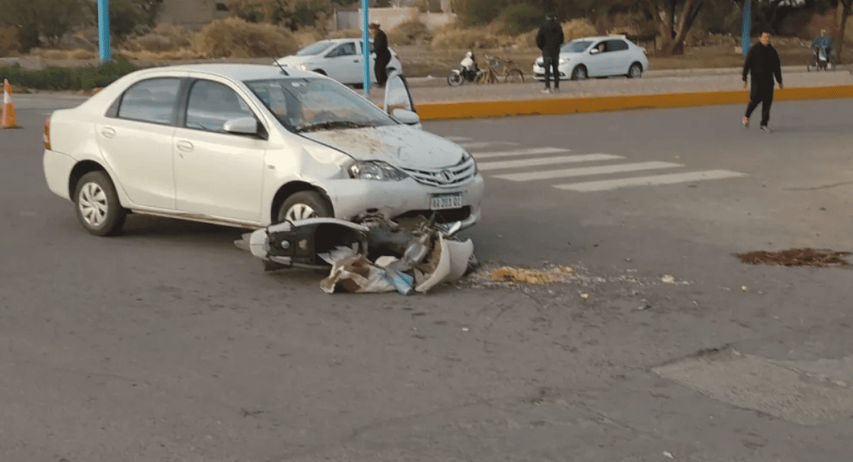 Fuerte choque en una transitada esquina de Jáchal dejó a los ocupantes hospitalizados