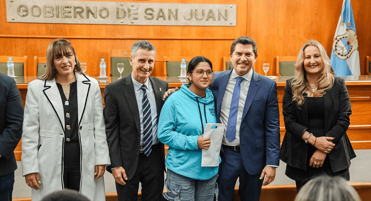 Orrego entregó audífonos y anteojos a más de 100 sanjuaninos