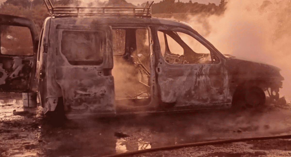 Susto y tensión en Pocito: un patrullero federal se prendió fuego en plena calle