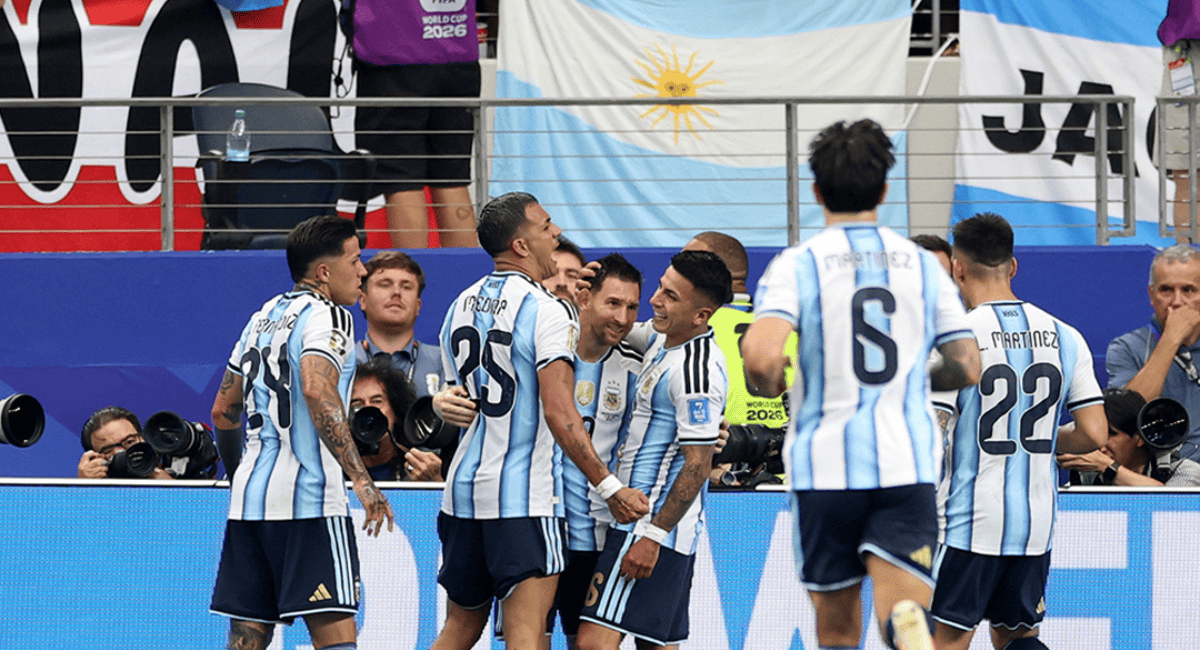 Con el sello del Rey: Messi erró un penal, se redimió con un doblete .Argentina ya está en los 16avos del Mundial 2026