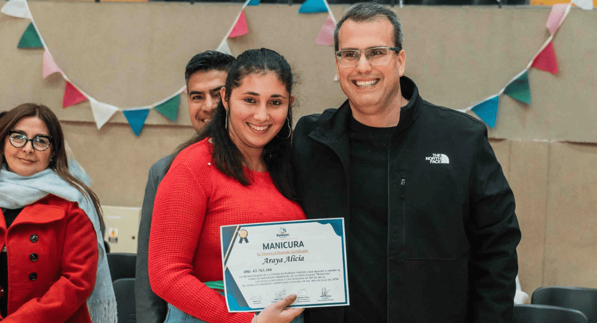 Rawson apuesta al trabajo: más de 600 vecinos se capacitaron gratis y se sumaron a la Red de Oficios