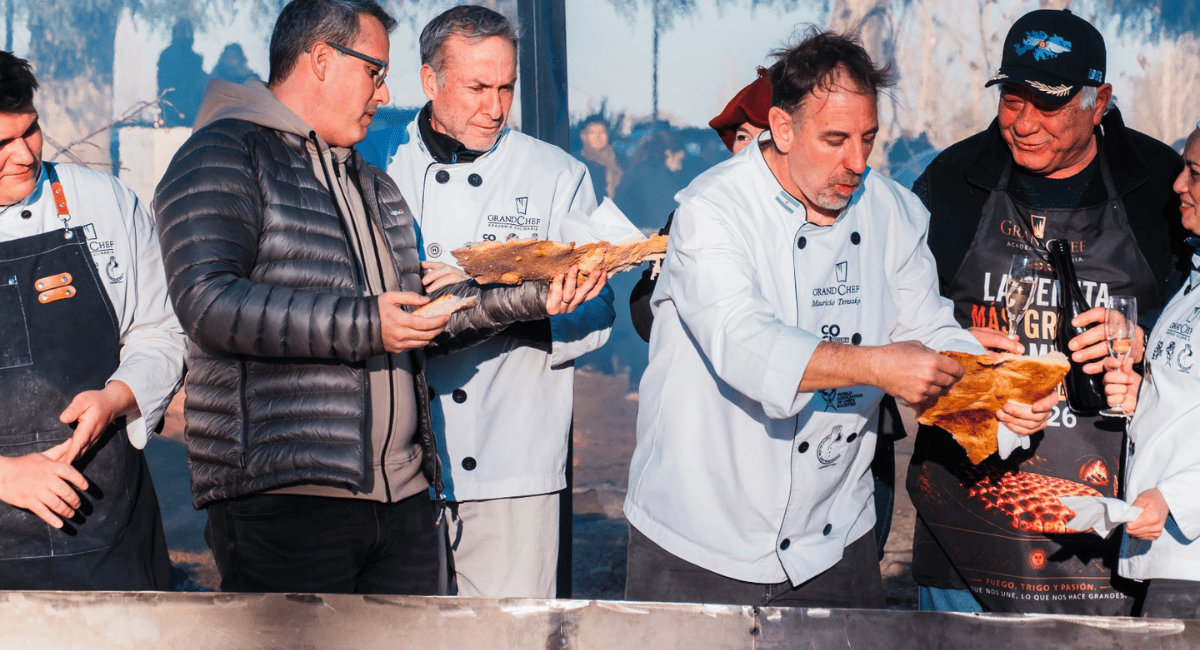 Rawson cocinó la semita más grande del mundo ante 5.000 personas Rawson cocinó la semita más grande del mundo ante 5.000 personas