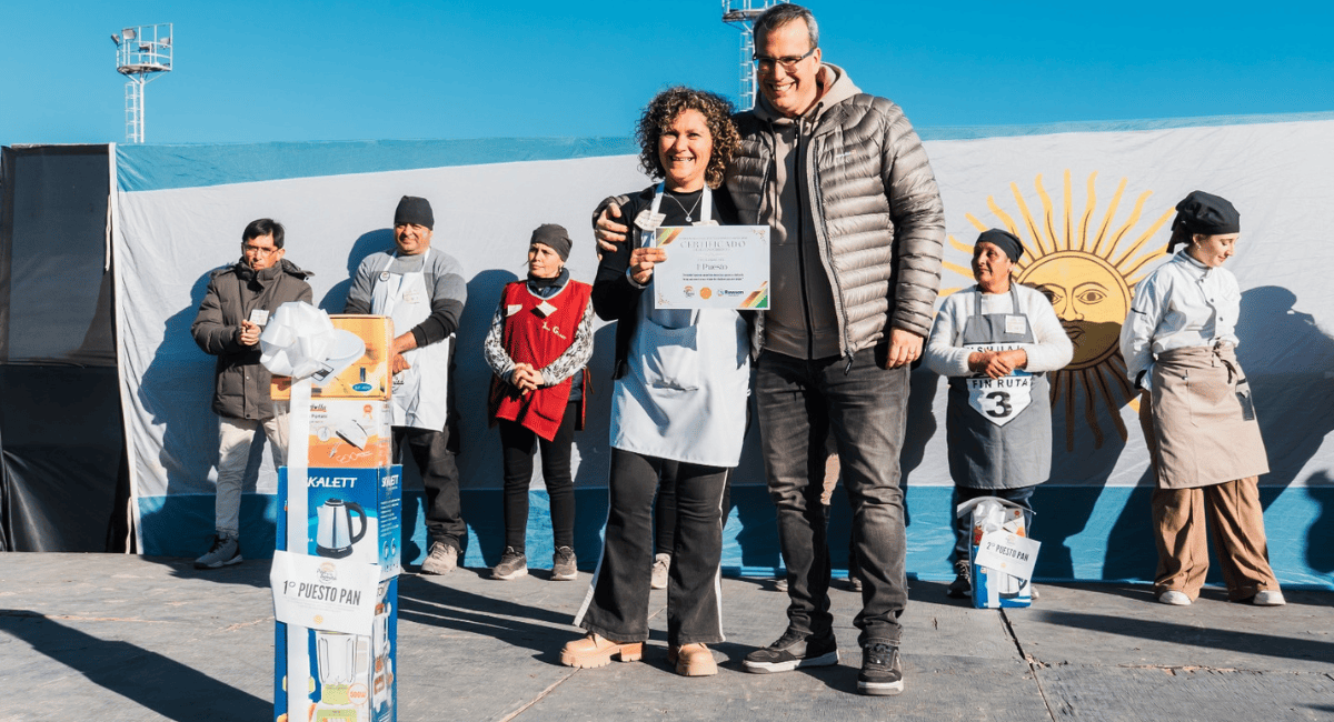 Rawson cocinó la semita más grande del mundo ante 5.000 personas Rawson cocinó la semita más grande del mundo ante 5.000 personas