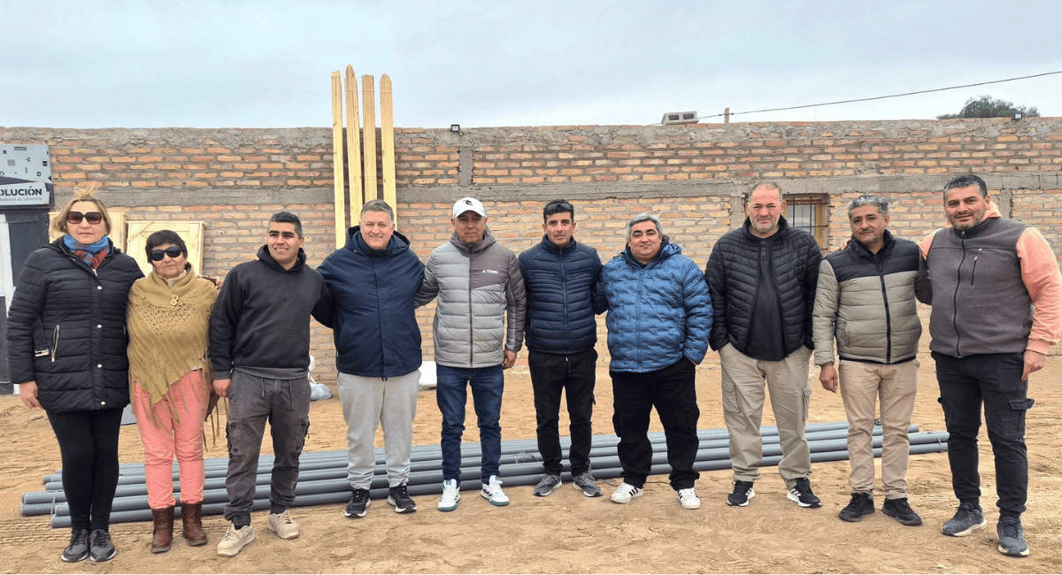Impulso al deporte en 25 de Mayo: el Club El Encón recibió materiales para obras Impulso al deporte en 25 de Mayo: el Club El Encón recibió materiales para obras