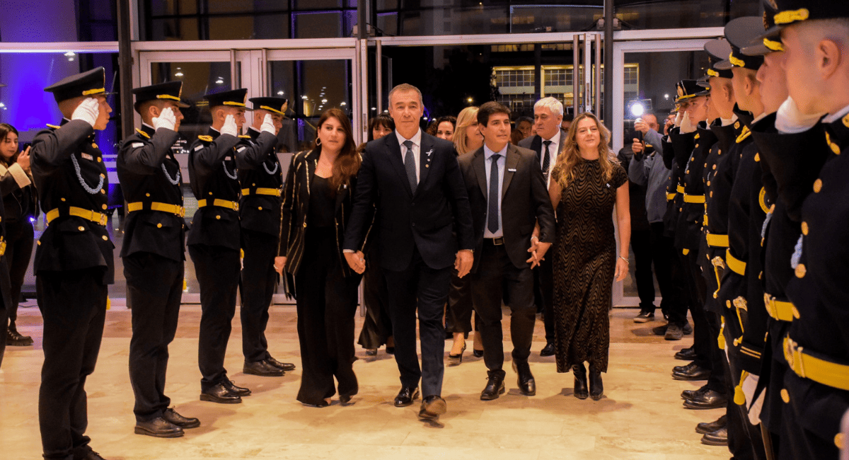 Noche de fervor y orgullo: "El Grito Sagrado" deslumbró en la Gala Patria del Teatro del Bicentenario Noche de fervor y orgullo: "El Grito Sagrado" deslumbró en la Gala Patria del Teatro del Bicentenario
