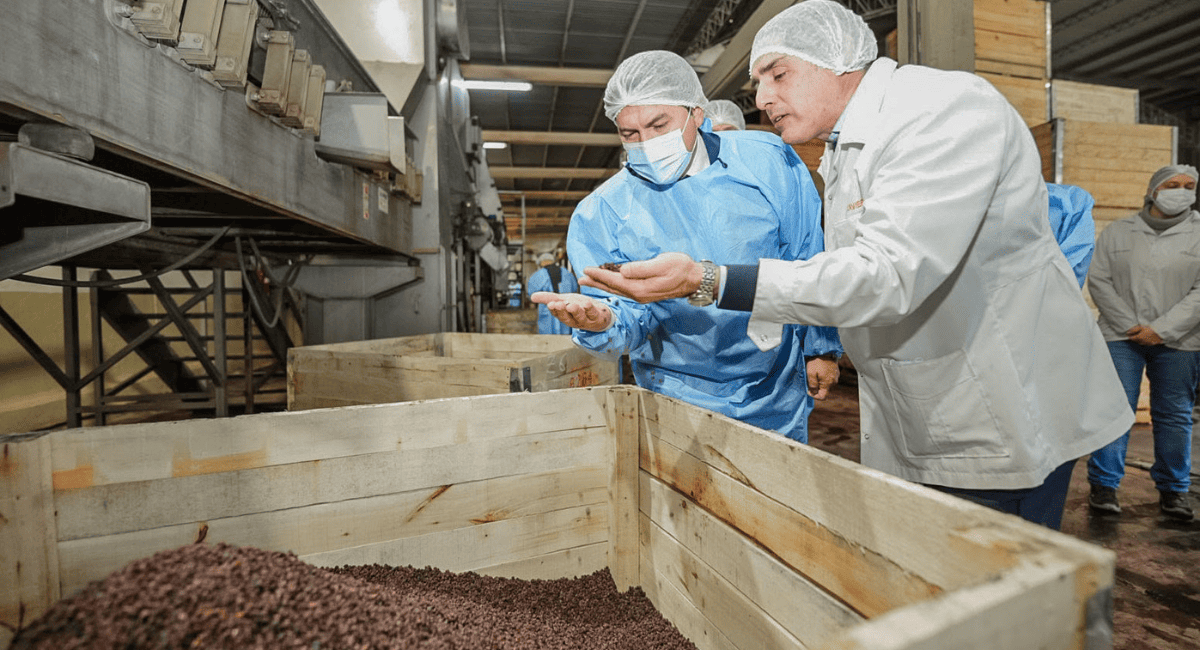 Orrego visitó la planta de Frutandina en Albardón y destacó sus millonarias inversiones