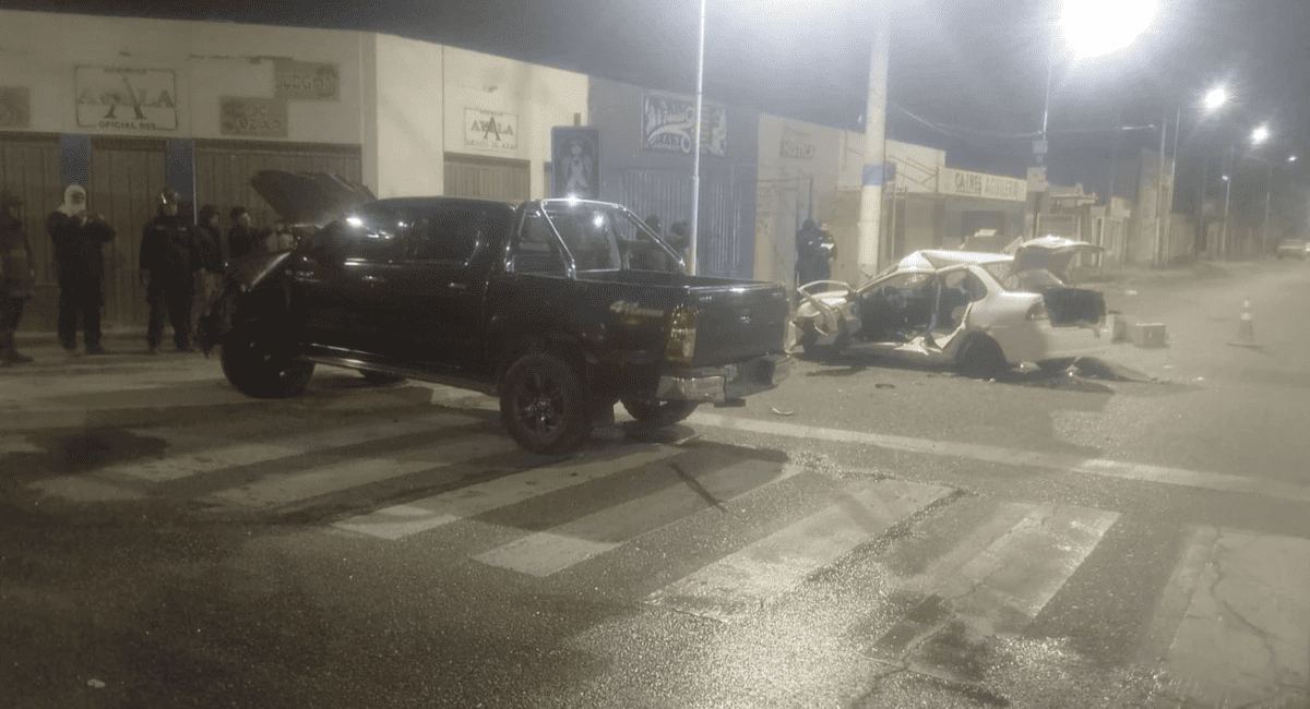 Choque en Rawson entre un auto y una camioneta dejó tres personas heridas