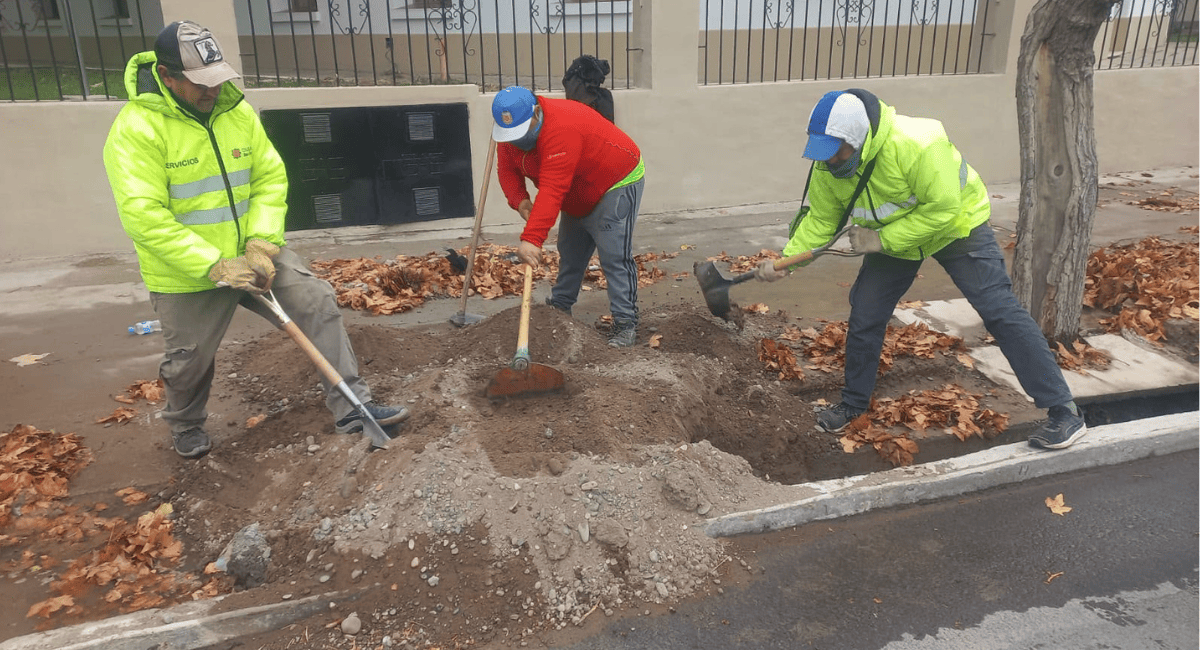 Capital contuvo el ingreso de agua por la rotura de un caño troncal en Rivadavia