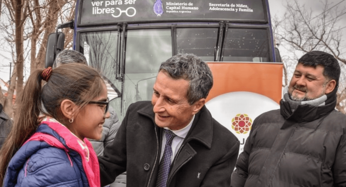 Anteojos gratis y en el acto: comenzó un megaoperativo de salud en San Juan