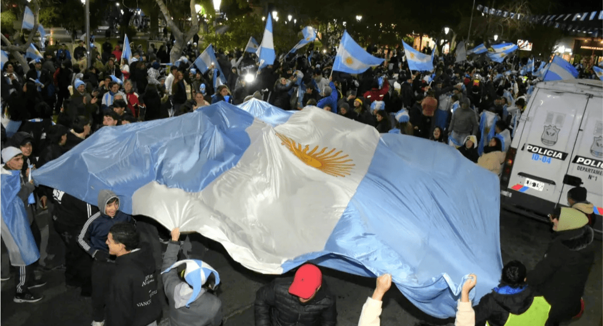Festejos por Argentina en San Juan: 18 demorados por contravenciones y un herido al caer de una camioneta