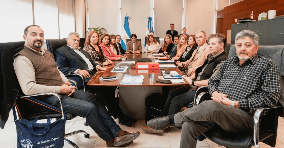 Paritaria docente definida: UDAP y AMET aceptaron la oferta; UDA ratificó el rechazo