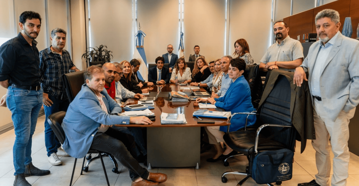 Paritaria docente en San Juan: Gobierno y gremios retoman el diálogo este lunes Paritaria docente en San Juan: Gobierno y gremios retoman el diálogo este lunes