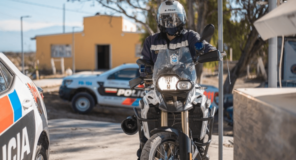 Villa Krause: un policía le salvó la vida a una bebé de un año que se ahogaba con un caramelo