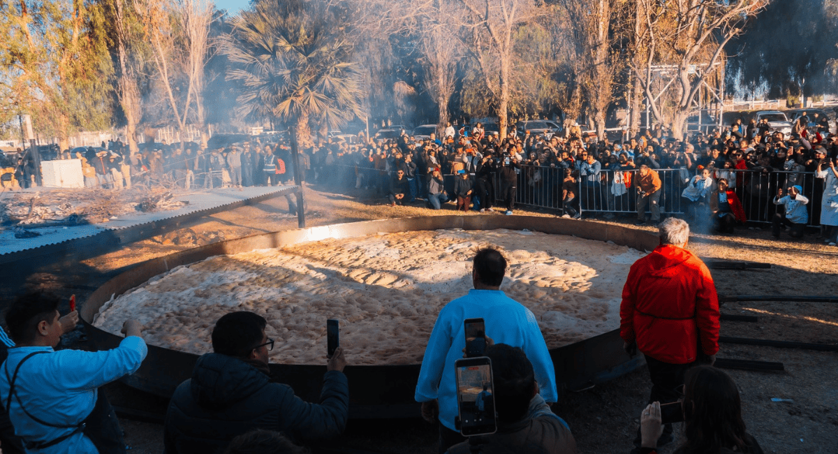 Rawson cocinó la semita más grande del mundo ante 5.000 personas