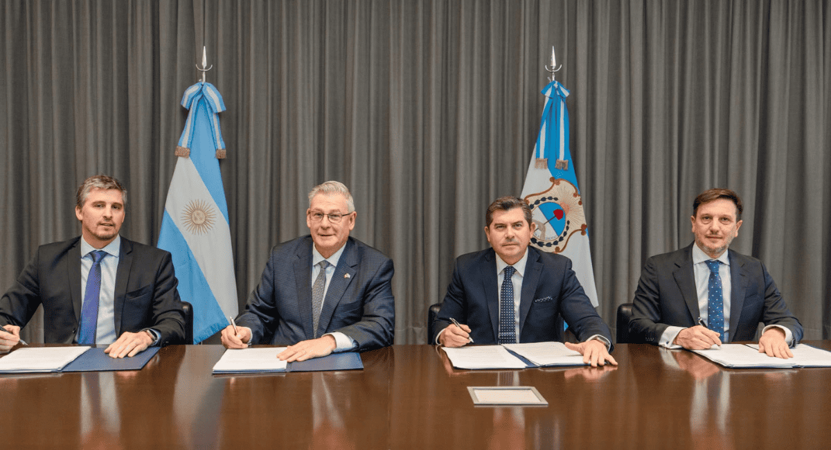 Orrego anunció un acuerdo con Vicuña: San Juan recibirá US$ 250 millones para obras de infraestructura Orrego anunció un acuerdo con Vicuña: San Juan recibirá US$ 250 millones para obras de infraestructura