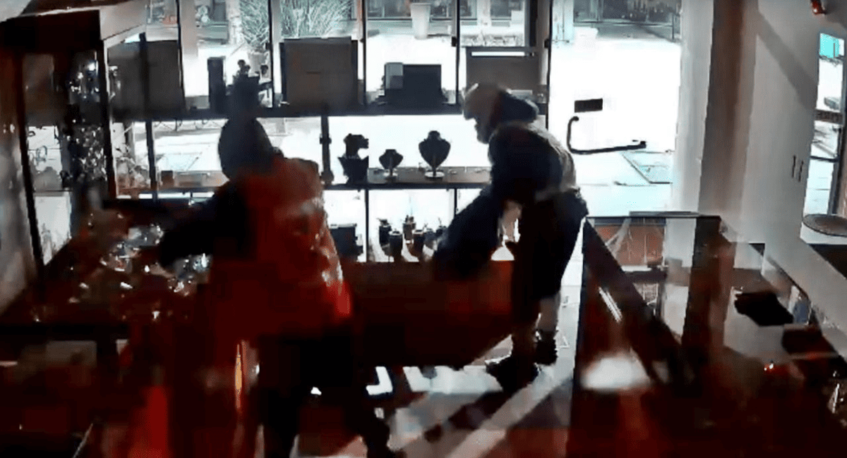 Robo millonario en una joyería de la Peatonal de San Juan: robaron $20 millones en relojes