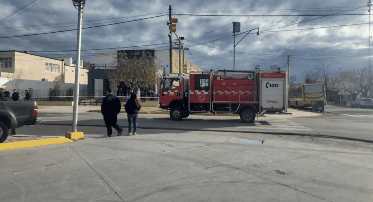 Sarmiento: evacuaron dependencias públicas tras amenaza de bomba en el Centro Cultural Sarmiento: evacuaron dependencias públicas tras amenaza de bomba en el Centro Cultural