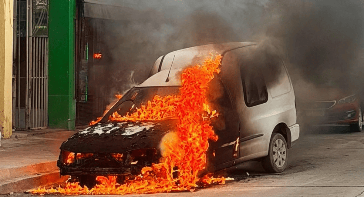 Aprehendieron a un hombre acusado de incendiar un auto en Rivadavia